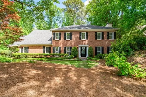 4281 Chimney Lake Dr NE, Roswell, GA 30075