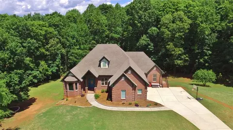 454 Primrose Ln, Pendergrass, GA 30567