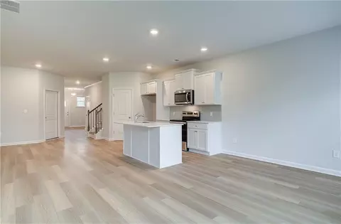 Living - 324 Tulip Dr, Covington, GA 30016 photo 2 of 6