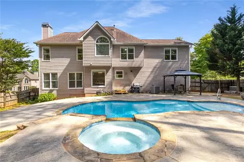 825 Yosemite Dr, Suwanee, GA 30024