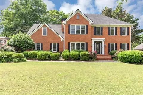 395 Clubfield Dr, Roswell, GA 30075