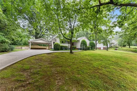 1358 Longview Dr, Gainesville, GA 30501