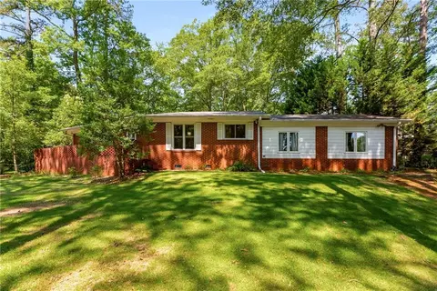 2279 Parkview Cir, College Park, GA 30337