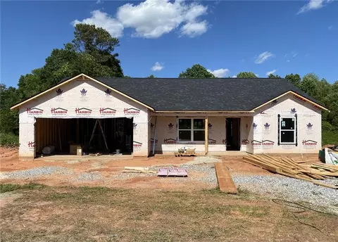 183 Russell Woods Dr, Mount Airy, GA 30563