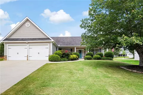 102 Autumn Brooke Trl, Dallas, GA 30157