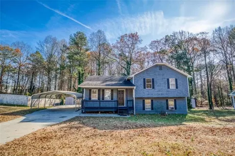 1355 Compton Woods Dr, Loganville, GA 30052
