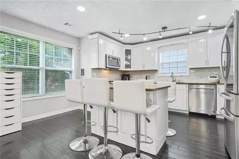 Kitchen - 4125 Fallbrook Dr, Duluth, GA 30096 photo 3 of 4