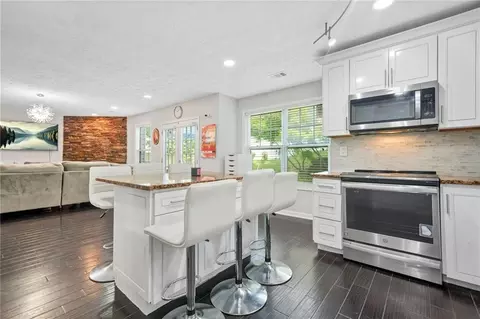 Kitchen - 4125 Fallbrook Dr, Duluth, GA 30096 photo 4 of 4