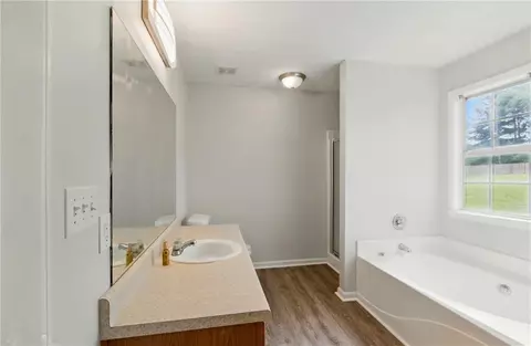 Bath - 75 Oak Hill Dr, Covington, GA 30016 photo 4 of 7