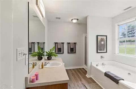 Bath - 75 Oak Hill Dr, Covington, GA 30016 photo 2 of 7