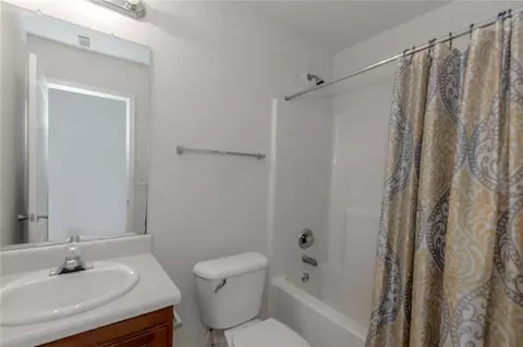 Bath - 11354 Conner Ct, Hampton, GA 30228 photo 2 of 5