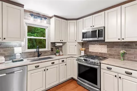 211 Caboose Ln, Woodstock, GA 30189