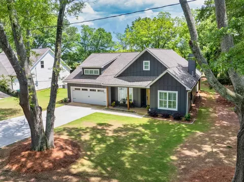 399 Chestnut St, Social Circle, GA 30025