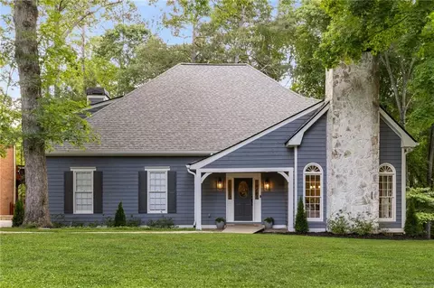 8260 Overview Ct, Roswell, GA 30076