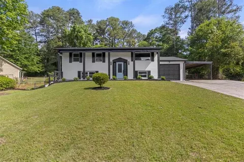 1253 Willow Dr, Riverdale, GA 30296