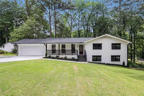 106 Hickory Ave, Fayetteville, GA 30215