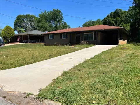 4048 Emerald Lake Dr, Decatur, GA 30035