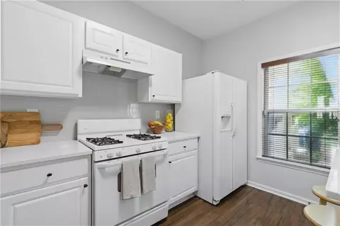 Kitchen - 3754 Berkeley Xing, Duluth, GA 30096 photo 3 of 4