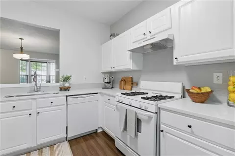 Kitchen - 3754 Berkeley Xing, Duluth, GA 30096 photo 4 of 4