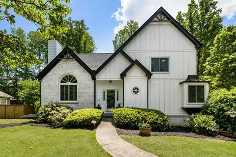 5600 Surrey Ct, Alpharetta, GA 30009