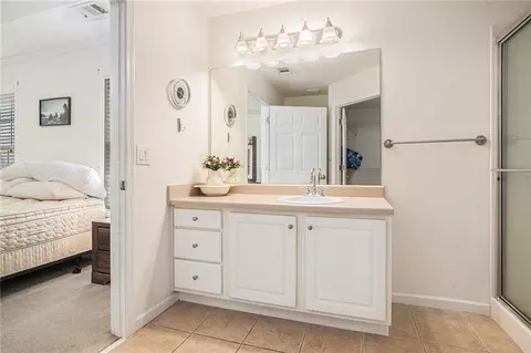 Bath - 807 Ideal Pl, Winder, GA 30680 photo 2 of 3