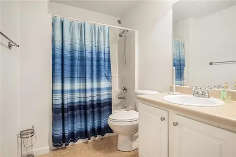 Bath - 807 Ideal Pl, Winder, GA 30680 photo 3 of 3