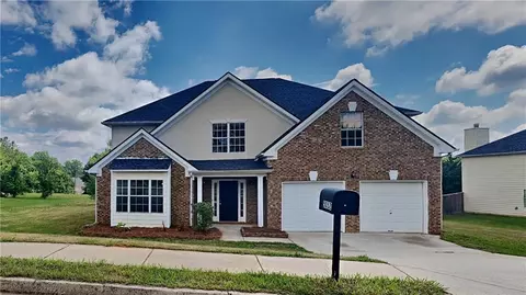 5052 Hickory Cir, Ellenwood, GA 30294