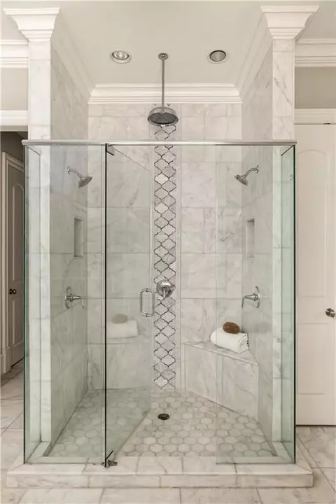 Bath - 670 Trinity Pl, Suwanee, GA 30024 photo 4 of 10