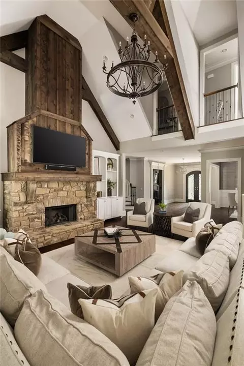 Living - 670 Trinity Pl, Suwanee, GA 30024 photo 2 of 8