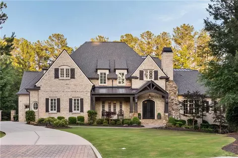 Exterior - 670 Trinity Pl, Suwanee, GA 30024 photo 17 of 20