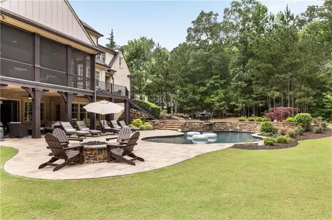 Exterior - 670 Trinity Pl, Suwanee, GA 30024 photo 11 of 20