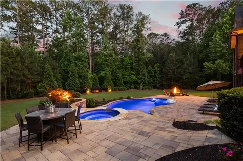 Exterior - 670 Trinity Pl, Suwanee, GA 30024 photo 14 of 20