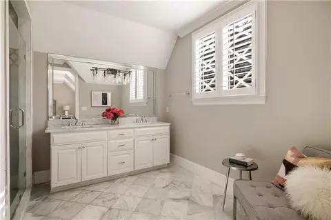 Bath - 670 Trinity Pl, Suwanee, GA 30024 photo 7 of 10