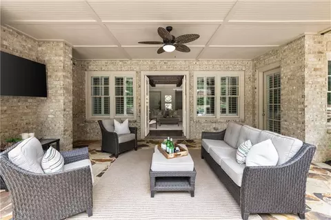 Exterior - 670 Trinity Pl, Suwanee, GA 30024 photo 4 of 20