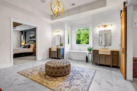 Bath - 2165 Wall Rd, Monroe, GA 30656 photo 2 of 5