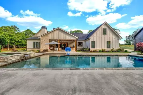 Exterior - 2165 Wall Rd, Monroe, GA 30656 photo 8 of 10