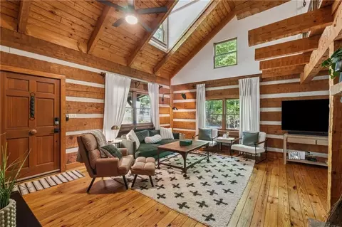 1074 Quail Cove Dr, Jasper, GA 30143