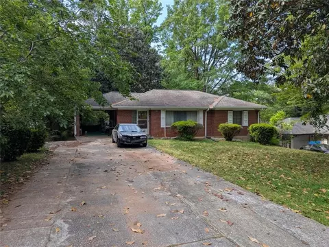 2985 Laguna Dr, Decatur, GA 30032