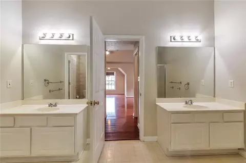 Bath - 307 Lee Miller Dr, Suwanee, GA 30024 photo 1 of 3