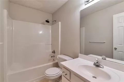 Bath - 307 Lee Miller Dr, Suwanee, GA 30024 photo 3 of 3