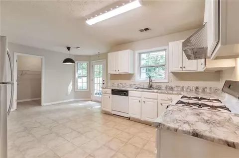 Kitchen - 307 Lee Miller Dr, Suwanee, GA 30024 photo 1 of 3