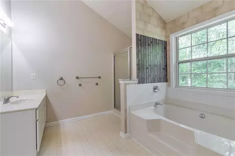 Bath - 307 Lee Miller Dr, Suwanee, GA 30024 photo 2 of 3