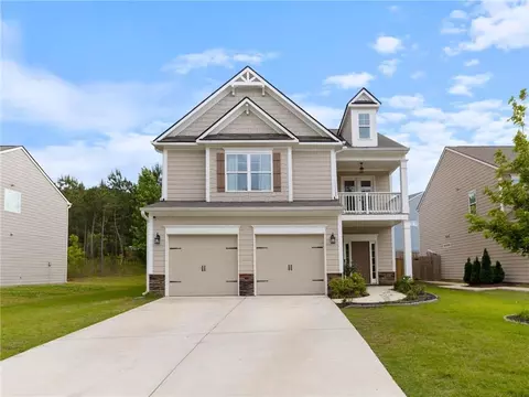 1048 Shadow Glen Dr, Fairburn, GA 30213