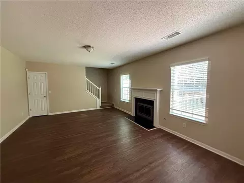 Living - 257 Juliet Dr, Hampton, GA 30228 photo 4 of 5