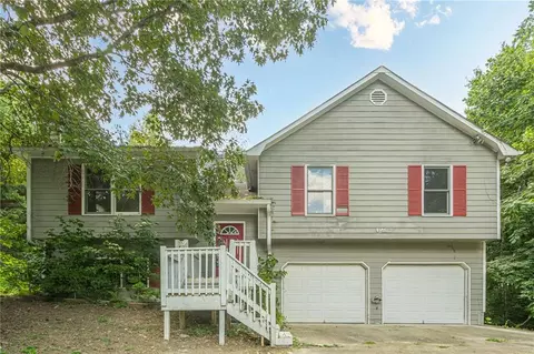 554 Oak Landing Cir, Douglasville, GA 30134