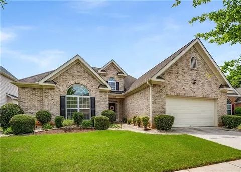7994 Larksview Dr, Fairburn, GA 30213