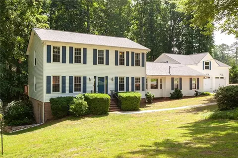 5322 Seaton Dr, Dunwoody, GA 30338