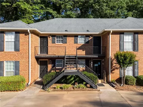 1688 Prince Ave #203, Athens, GA 30606