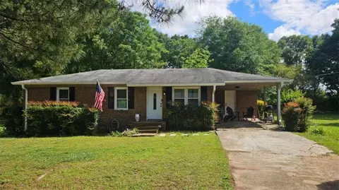 112 Hilltop Dr, Newborn, GA 30056