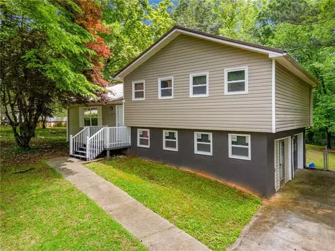 115 S Meadowcliff Cir, Carrollton, GA 30116
